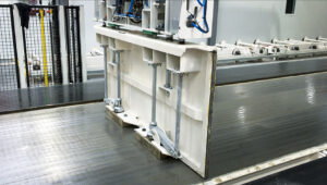 Aircrete Movable Mould Door Picked Up By A Door Manipulator